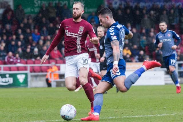 Kevin van Veen closes down his man