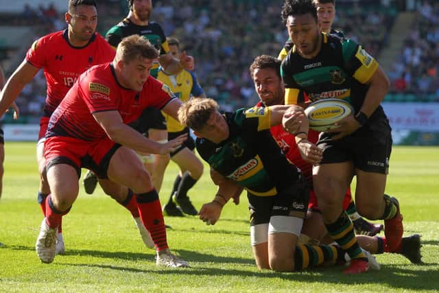 Piers Francis produced a fine assist for Nafi Tuitavake's try
