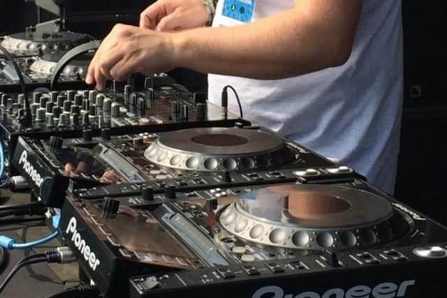 DJ