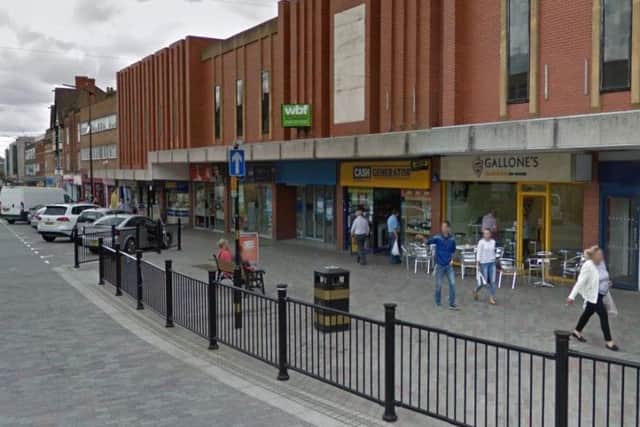 A thief took a phone, hat and cigarettes off of another man in Abington Street before running away.