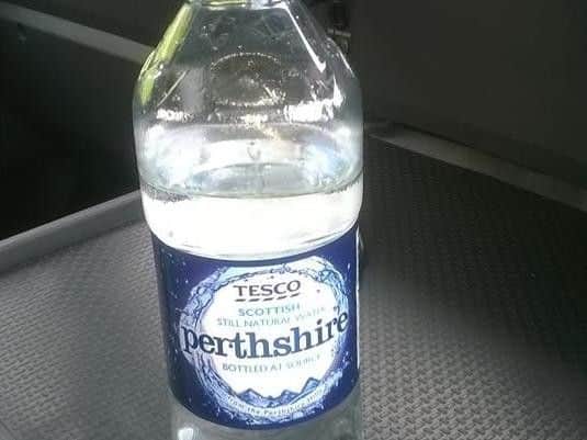 Motorists have been given water bottled by Northants Fire and Rescue Service (Pic via Chris Reed / Northants Telegraph Facebook)