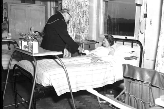 Northampton Mayor visits patients in Harborough Road Hospital, Northampton, December 1958