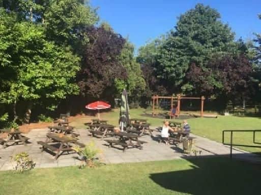 Watch the planes fly over the huge garden at the Horseshoe in Sywell