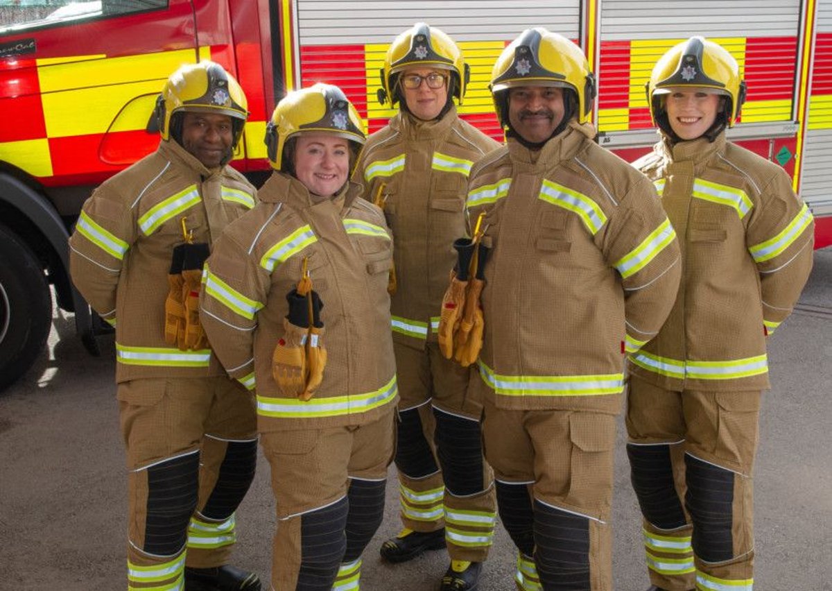 Fire Unit Uniform Fireman Uniform 4 Layers High Quality Fire Fighting Suit / Fireman′