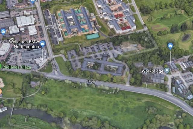 Lane 1 closure into town, 20.00 - 06.00 to install mains fitting. Ends April 3.