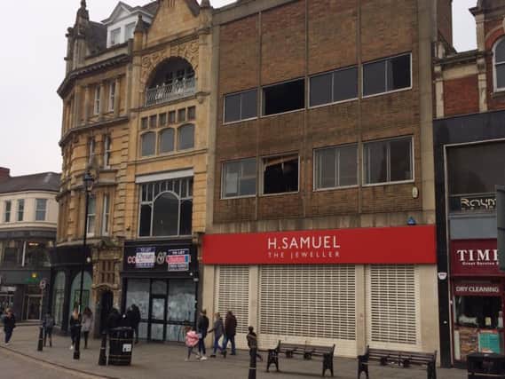 H Samuel jewellers in the Drapery remains closed today after a fire on the second floor of the building.