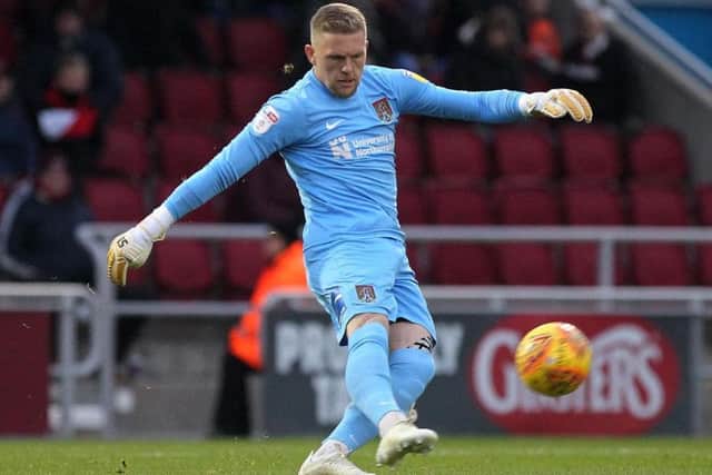 Misjudged Benning's corner, seemingly deceived by the flight of the ball. Shame as he had nothing else to do in the remaining 80 minutes with Mansfield not managing another shot on target... 5