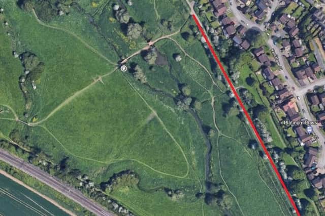 Skid Alley, marked here with a red line, is close to Kenstone Close and a nearby railway line.