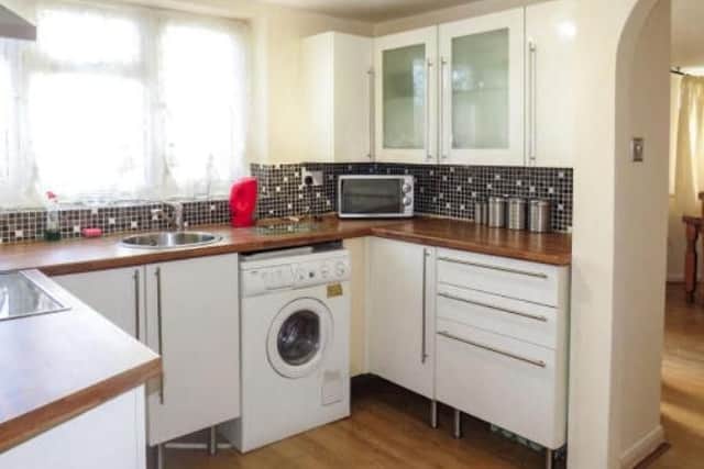 Offered to the market with no upward chain is this one bedroom detached home set in a popular and quiet location in Kingsthorpe