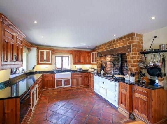 Upper Harlestone marketed by Stonhills