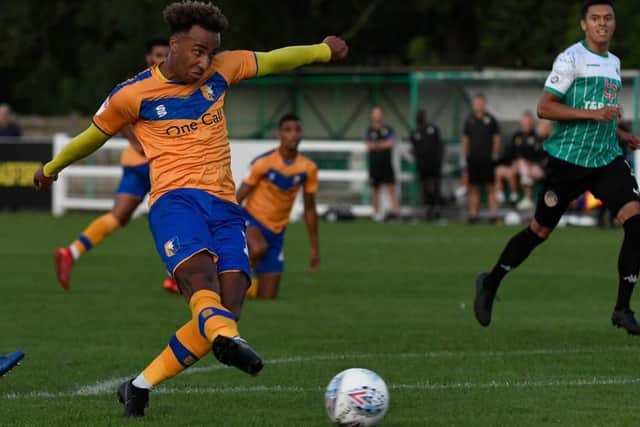 Mansfield Town have signed Nicky Maynard