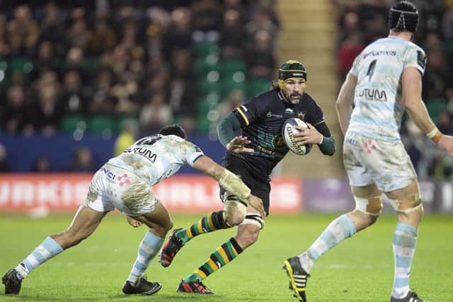 LOOKING FOR AN OPENING - Victor Matfield tries to make a break (Pictures: Kirsty Edmonds)