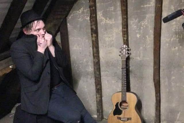 Songwriter Dave Vegas has penned a tribute to pop legend David Bowie - the Man who came from Mars. auOIh8Ws6yOZNRnyN9G4
