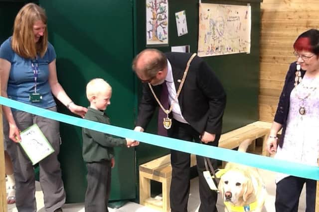 Cllr Christopher Malpas, Mayor of Northampton cuts the ribbon