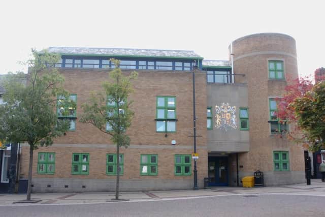 L11-1244   27/9/11Luton Crown Court exterior.wk 39 GC JX PNL-140331-120520001