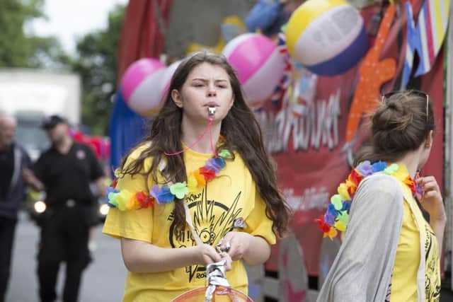 Northampton Carnival 2016 NNL-161106-180427009