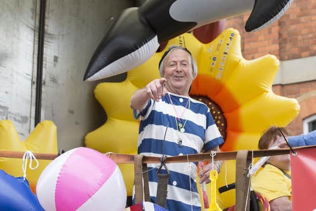 Northampton Carnival 2016 NNL-161106-180521009