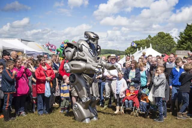 Hollowell Steam Rally and Heavy Horse Show 2016Titan the Robot NNL-160307-113644009