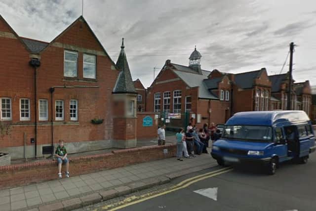 Barry Primary School. Photo from Google Maps.
