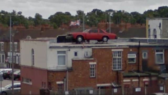The car on the roof of Super Sausage II has been removed.