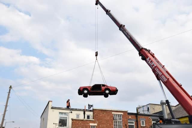 The car on the roof of Super Sausage II has been removed.