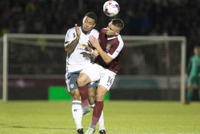 Sam Hoskins up against Memphis Depay