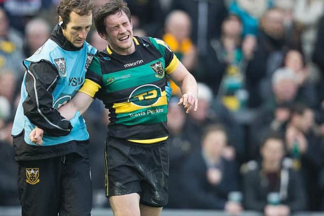 Jamie Elliott was forced off with a shoulder injury