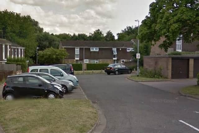 Police are appealing for witnesses to a violent robbery in Lumbertubs.