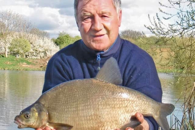 MIKE Green with 8lb Barkers Lake bream