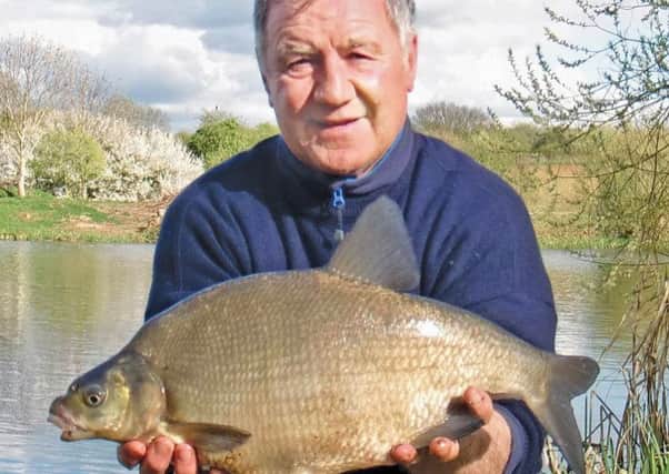 MIKE Green with 8lb Barkers Lake bream