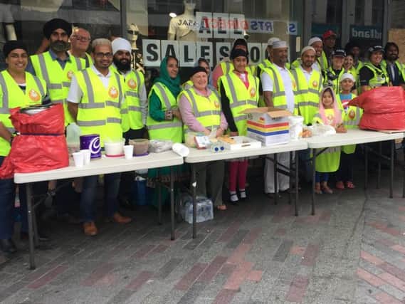 Volunteers from the Sikh and Muslim community got together on Sunday to help feed the homeless.