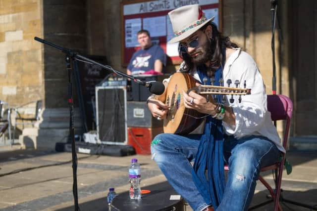 Special guest Zayn Mohammed on his oud.