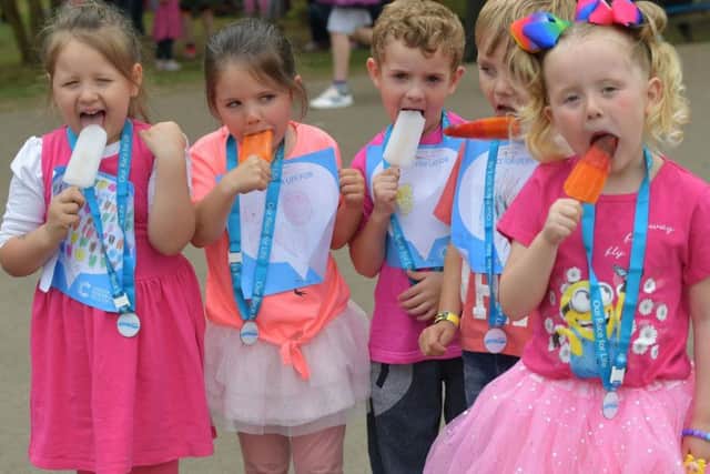 Youngsters cooling down with an ice lolly.