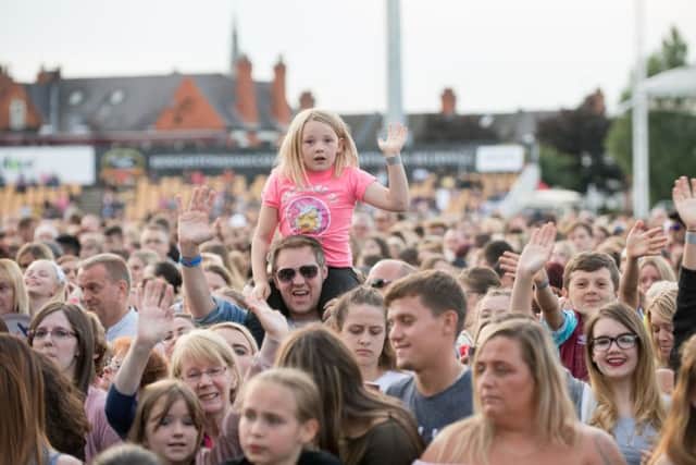 Olly Murs & Louisa Johnson, Northamptonshire County Cricket Club, Northampton, 14.07.17 NNL-170714-224816009