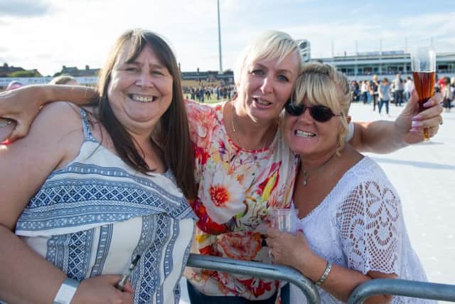 Olly Murs & Louisa Johnson, Northamptonshire County Cricket Club, Northampton, 14.07.17 NNL-170714-224204009