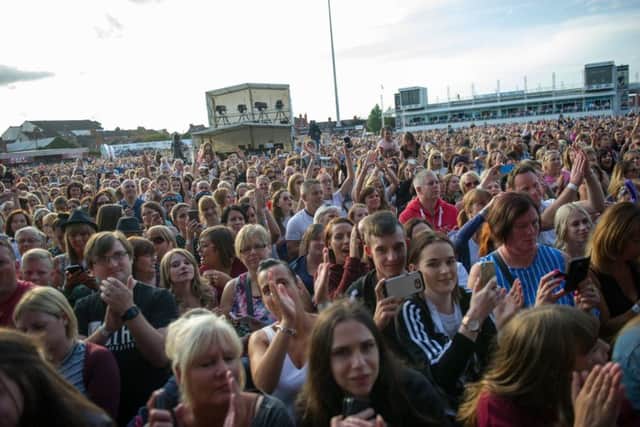 Olly Murs & Louisa Johnson, Northampton County Cricket Club, Northampton, 14.07.17 NNL-170714-224343009
