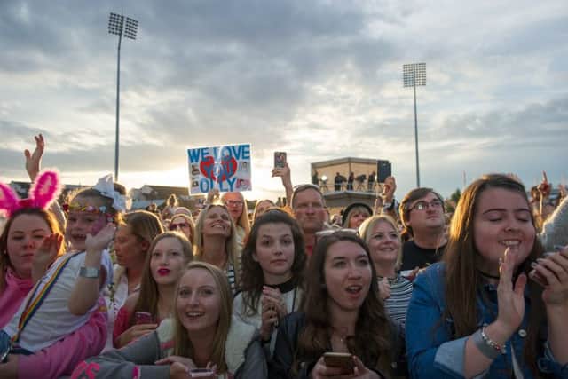 Olly Murs & Louisa Johnson, Northamptonshire County Cricket Club, Northampton, 14.07.17 NNL-170714-224533009