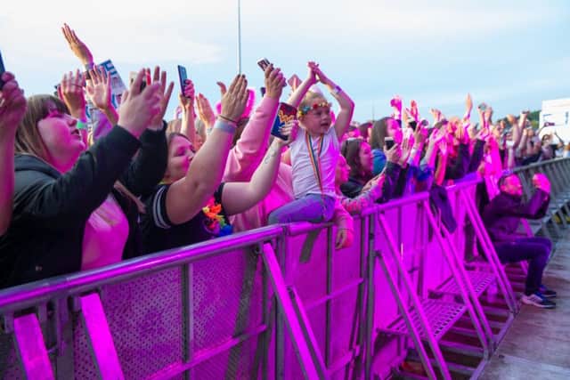 Olly Murs & Louisa Johnson, Northamptonshire County Cricket Club, Northampton, 14.07.17 NNL-170714-224606009