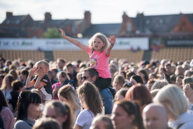 Olly Murs & Louisa Johnson, Northamptonshire County Cricket Club, Northampton, 14.07.17 NNL-170714-224628009
