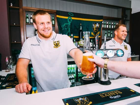 Paul Hill and Dylan Hartley pull a pint